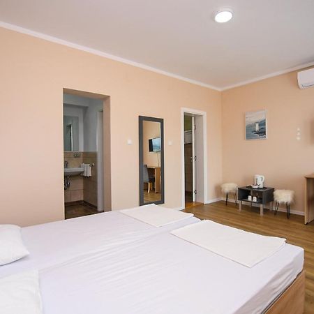 Danubiana Apartments 5 คลาโดโว ภายนอก รูปภาพ