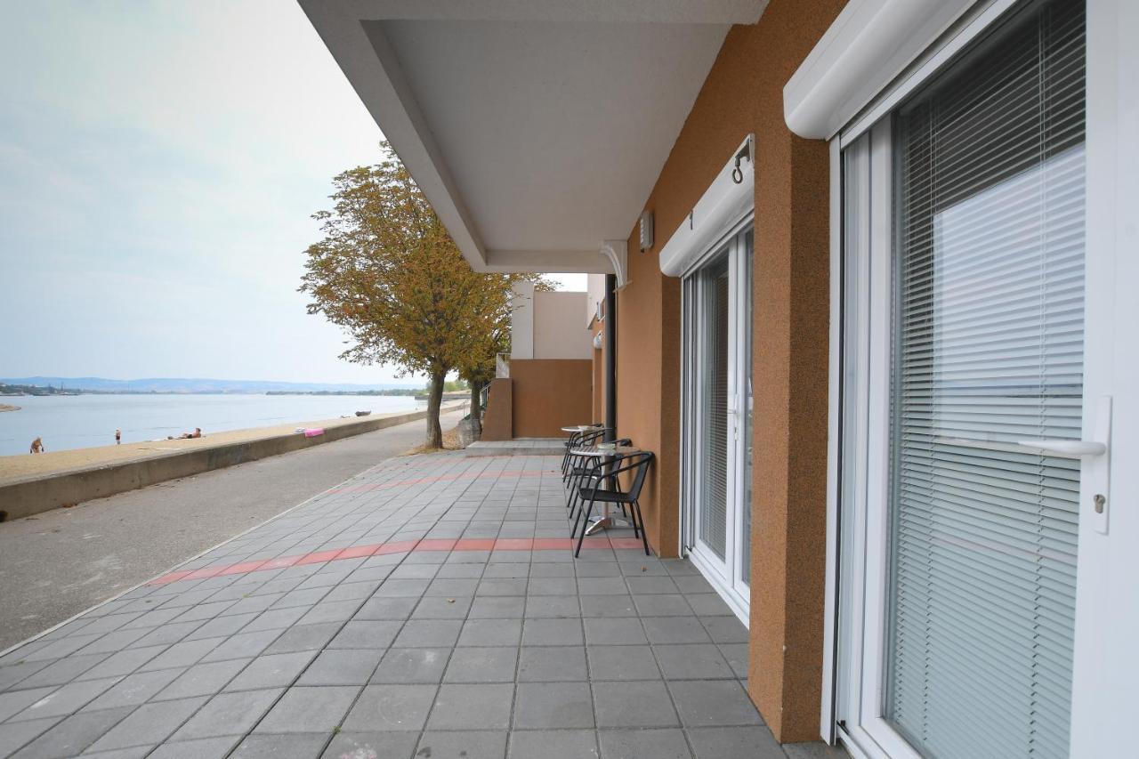 Danubiana Apartments 5 คลาโดโว ภายนอก รูปภาพ